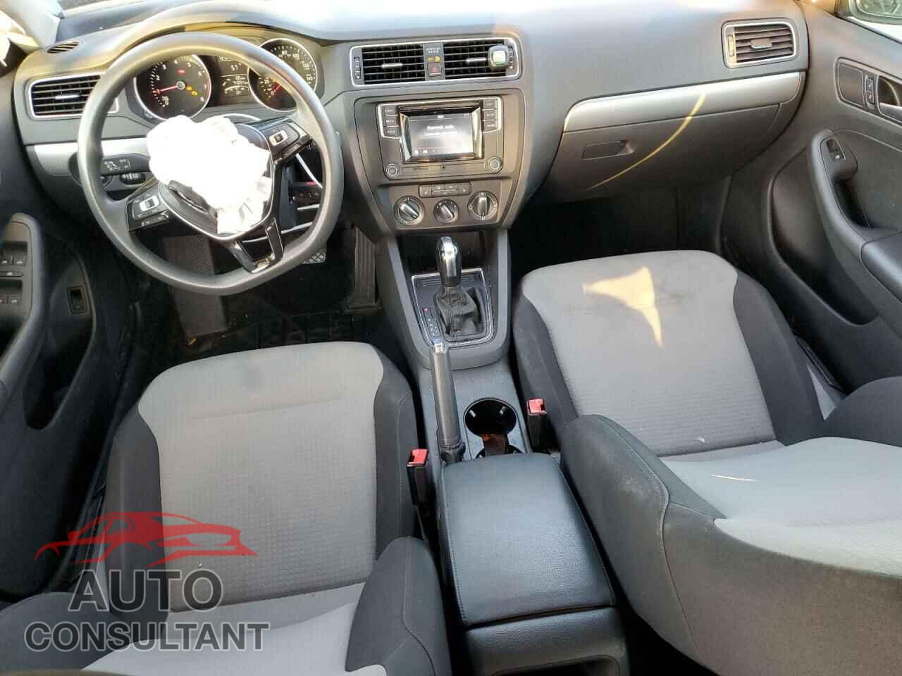 VOLKSWAGEN JETTA 2017 - 3VW2B7AJ9HM207625