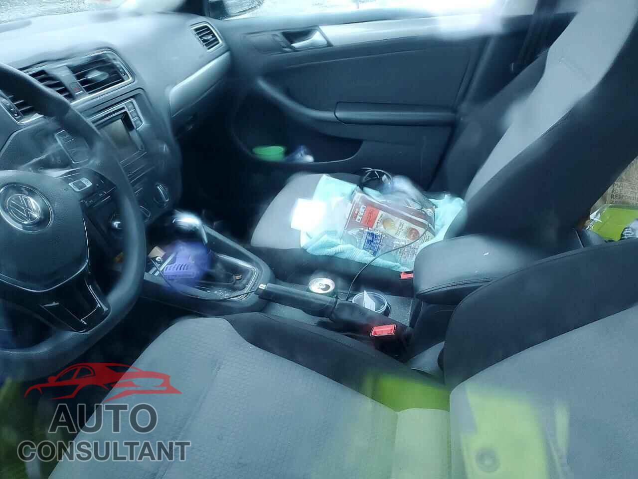 VOLKSWAGEN JETTA 2017 - 3VW2B7AJ6HM390353