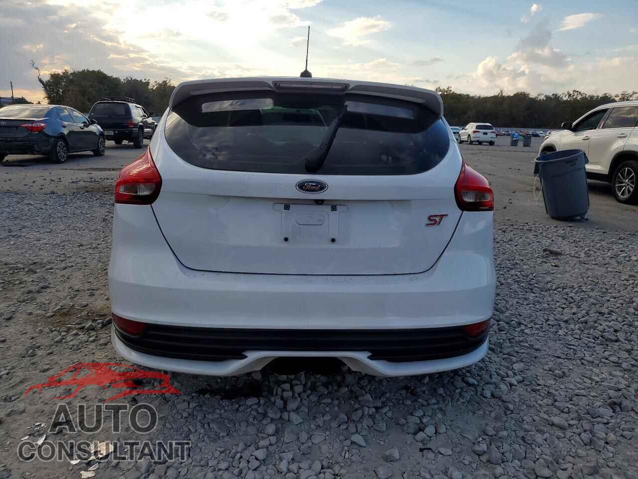 FORD FOCUS 2015 - 1FADP3L98FL362602