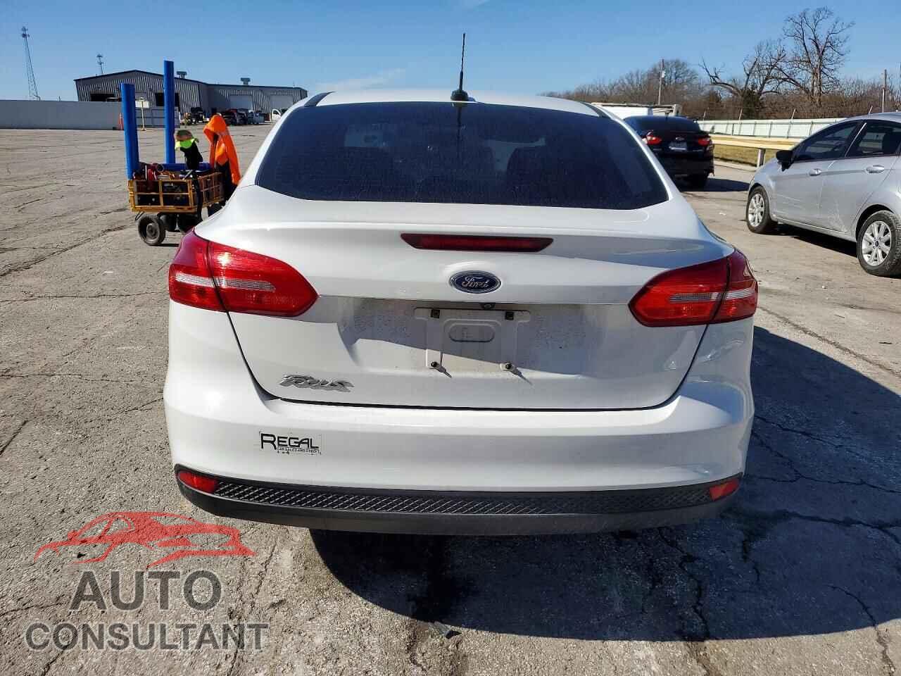 FORD FOCUS 2016 - 1FADP3E22GL339379