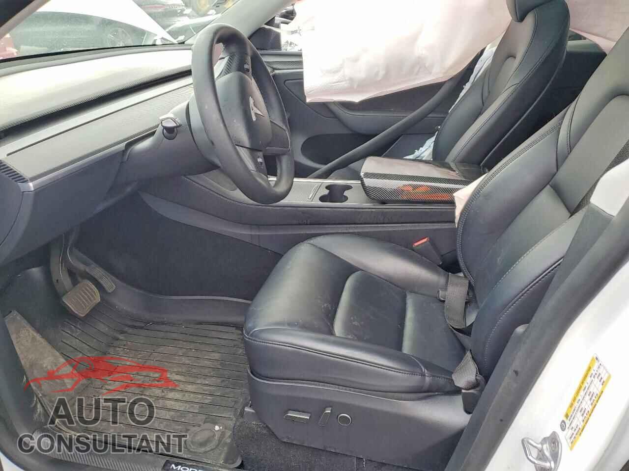 TESLA MODEL Y 2024 - 7SAYGAEE3RF208111
