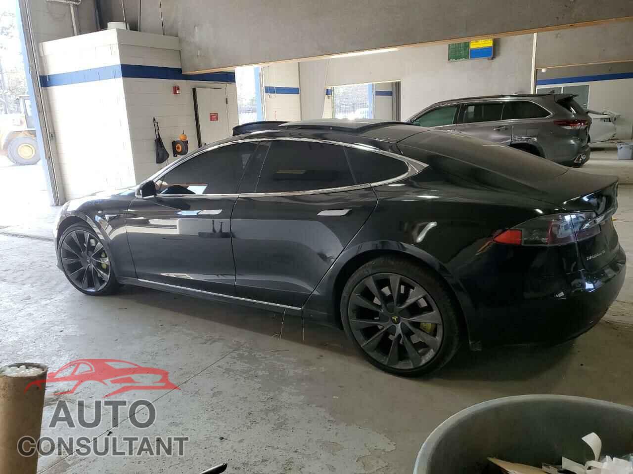 TESLA MODEL S 2018 - 5YJSA1E20JF260617