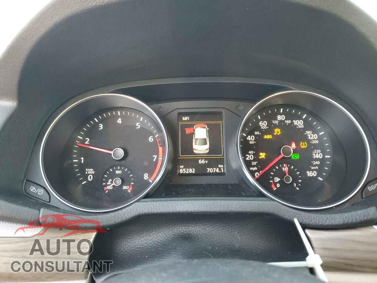 VOLKSWAGEN PASSAT 2018 - 1VWCA7A32JC047233