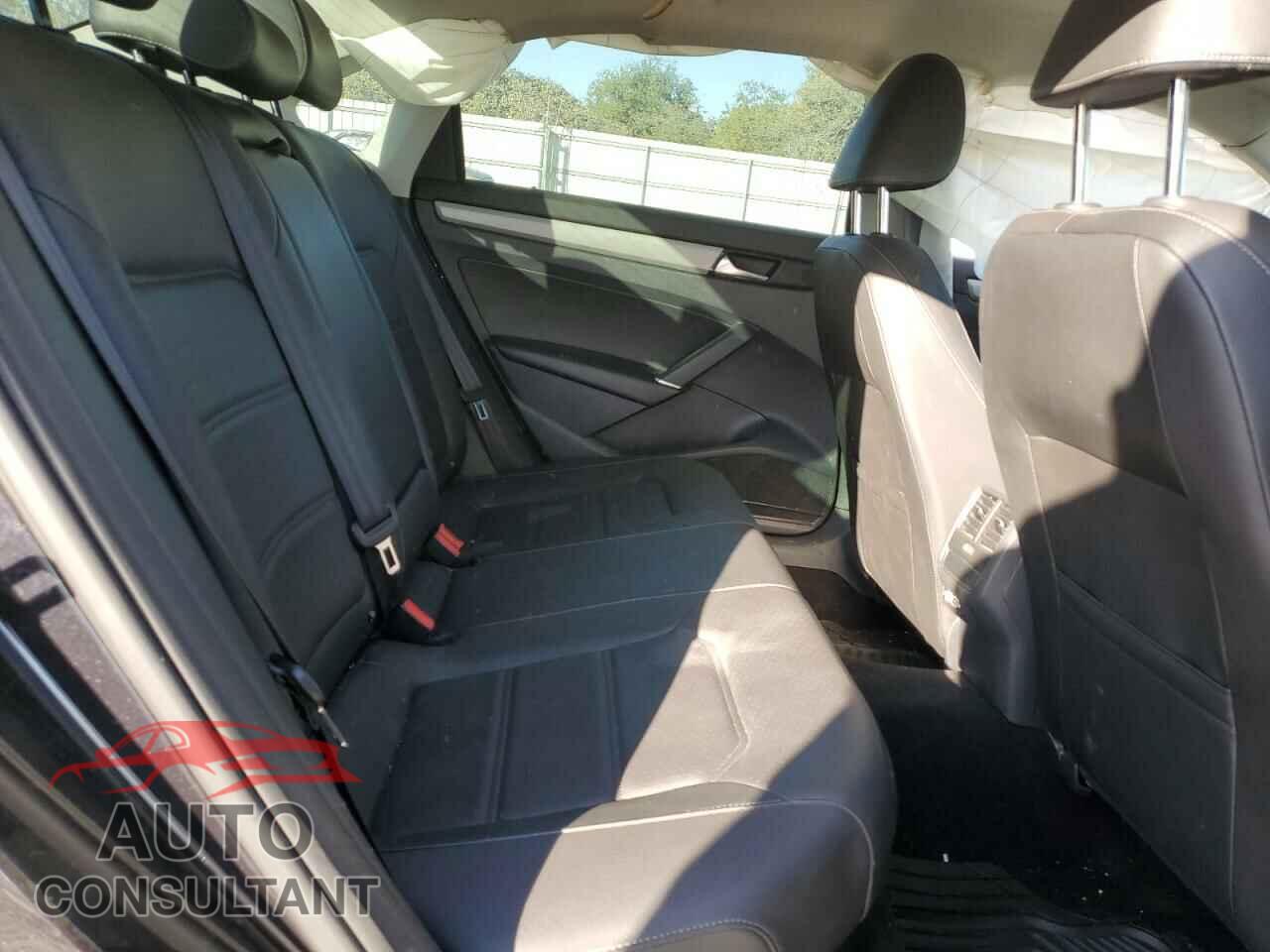 VOLKSWAGEN PASSAT 2021 - 1VWSA7A32MC013003