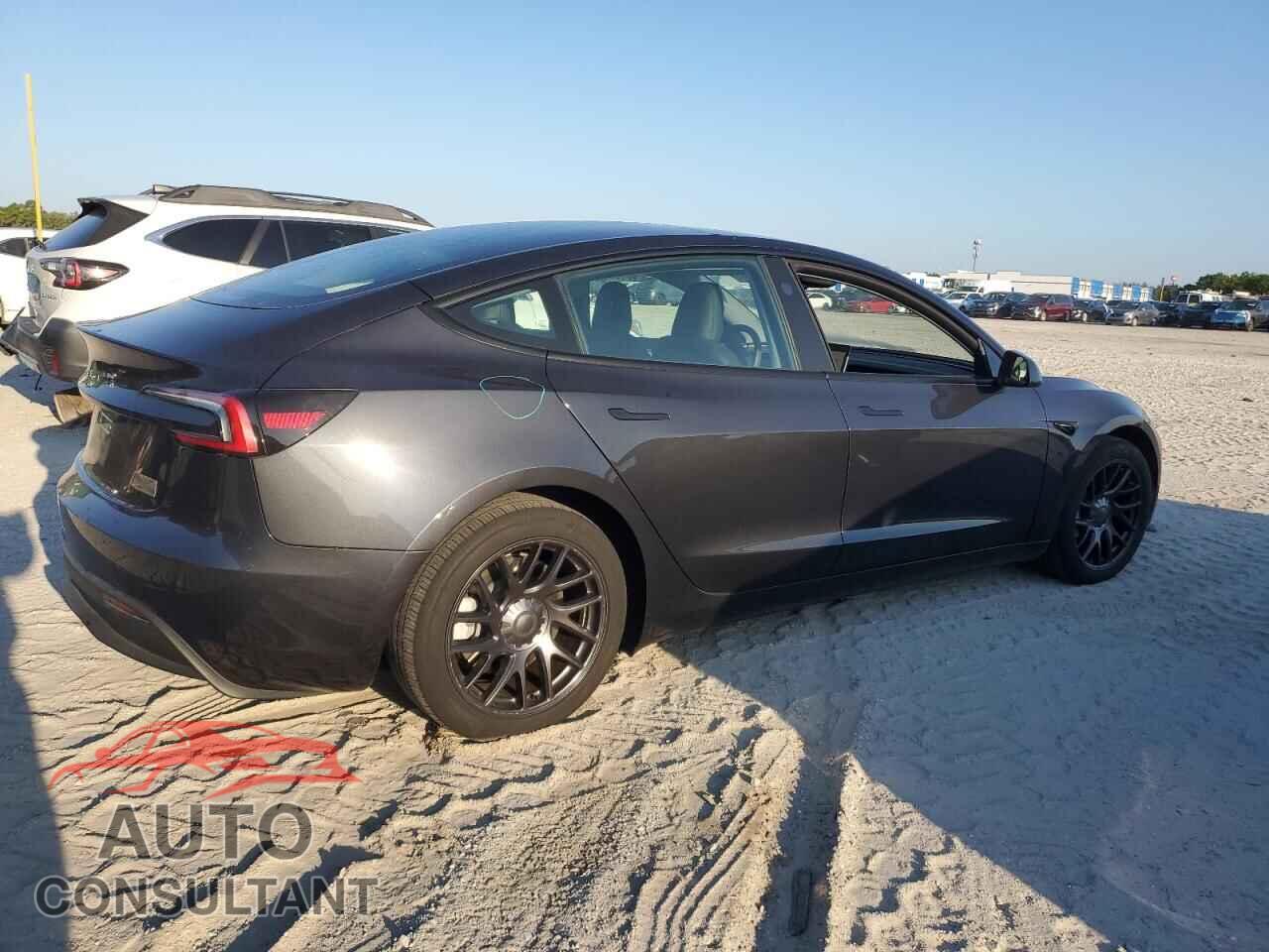 TESLA MODEL 3 2024 - 5YJ3E1EA4RF729381