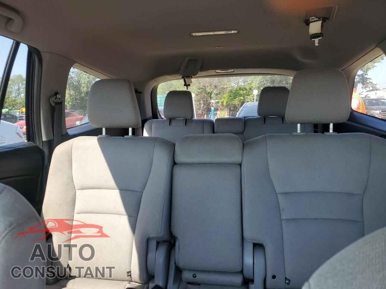 HONDA PILOT 2017 - 5FNYF6H34HB008389