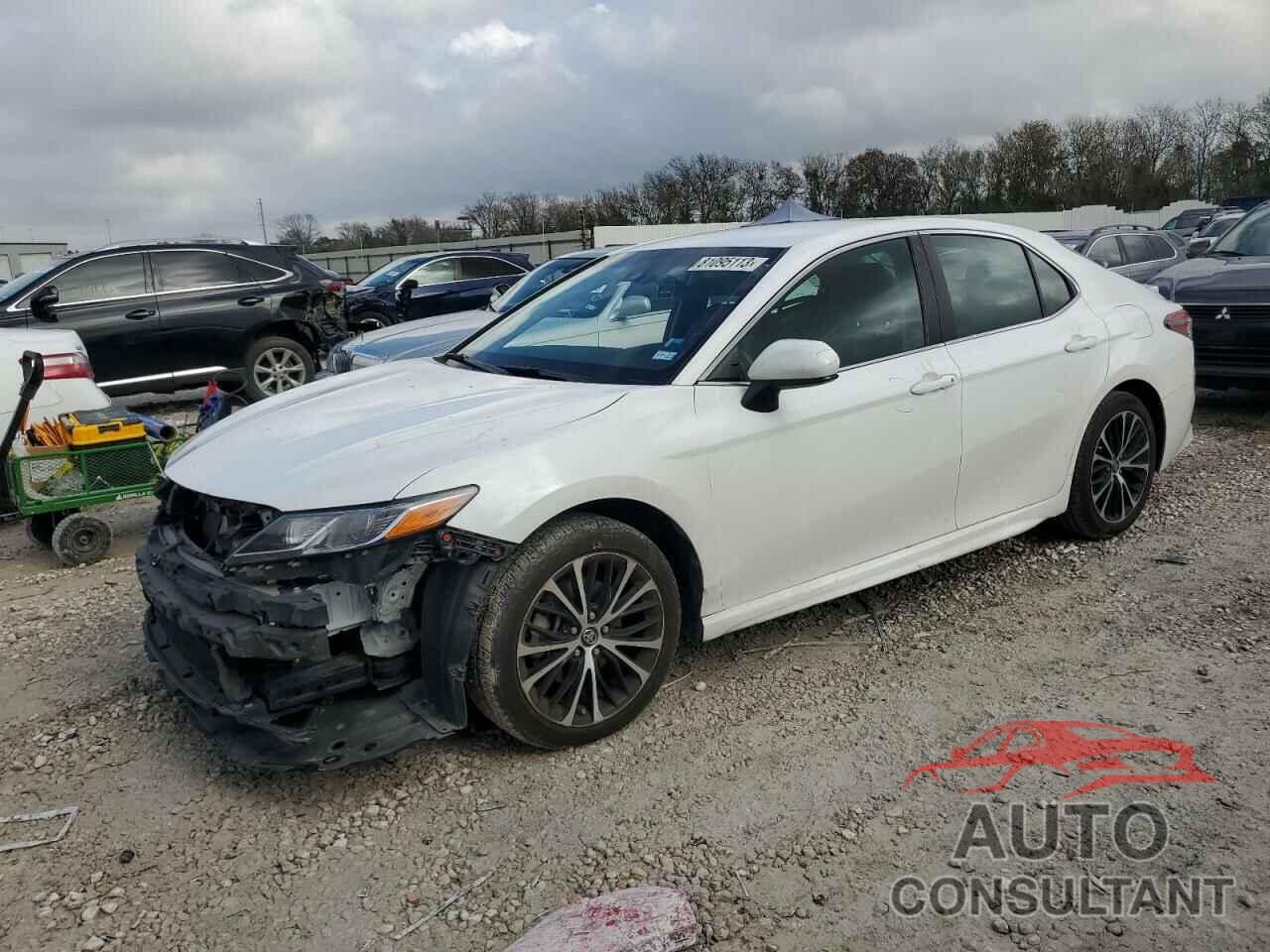 TOYOTA CAMRY 2018 - 4T1B11HK1JU577062