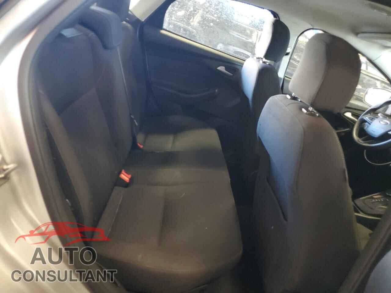 FORD FOCUS 2017 - 1FADP3F26HL285665