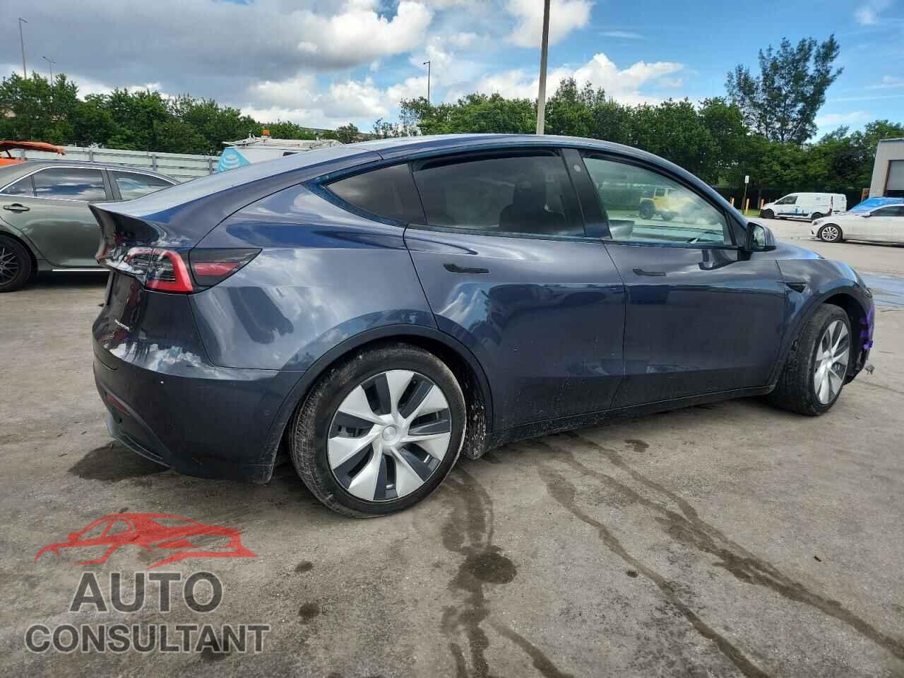 TESLA MODEL Y 2021 - 5YJYGAEE0MF302811
