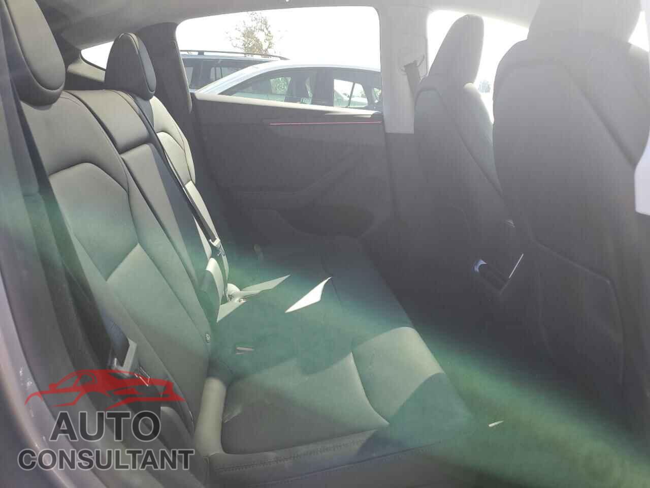 TESLA MODEL Y 2026 - 7SAYGDEE2TF324635