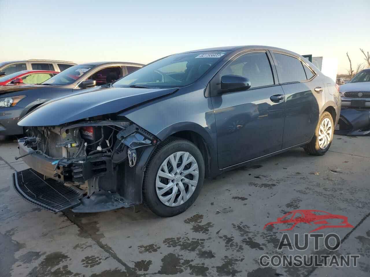 TOYOTA COROLLA 2018 - 5YFBURHE2JP796985