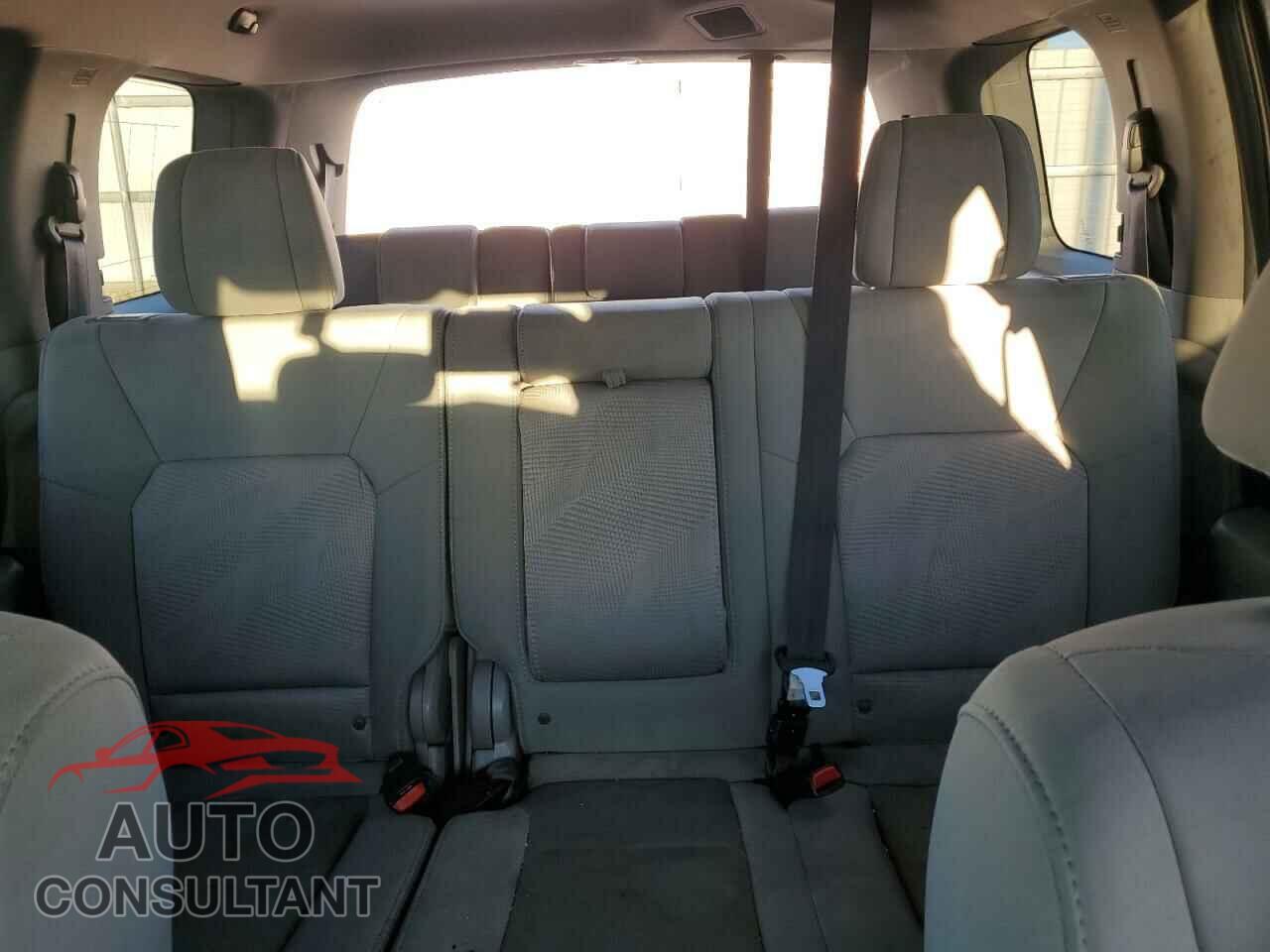 HONDA PILOT 2015 - 5FNYF4H27FB013272