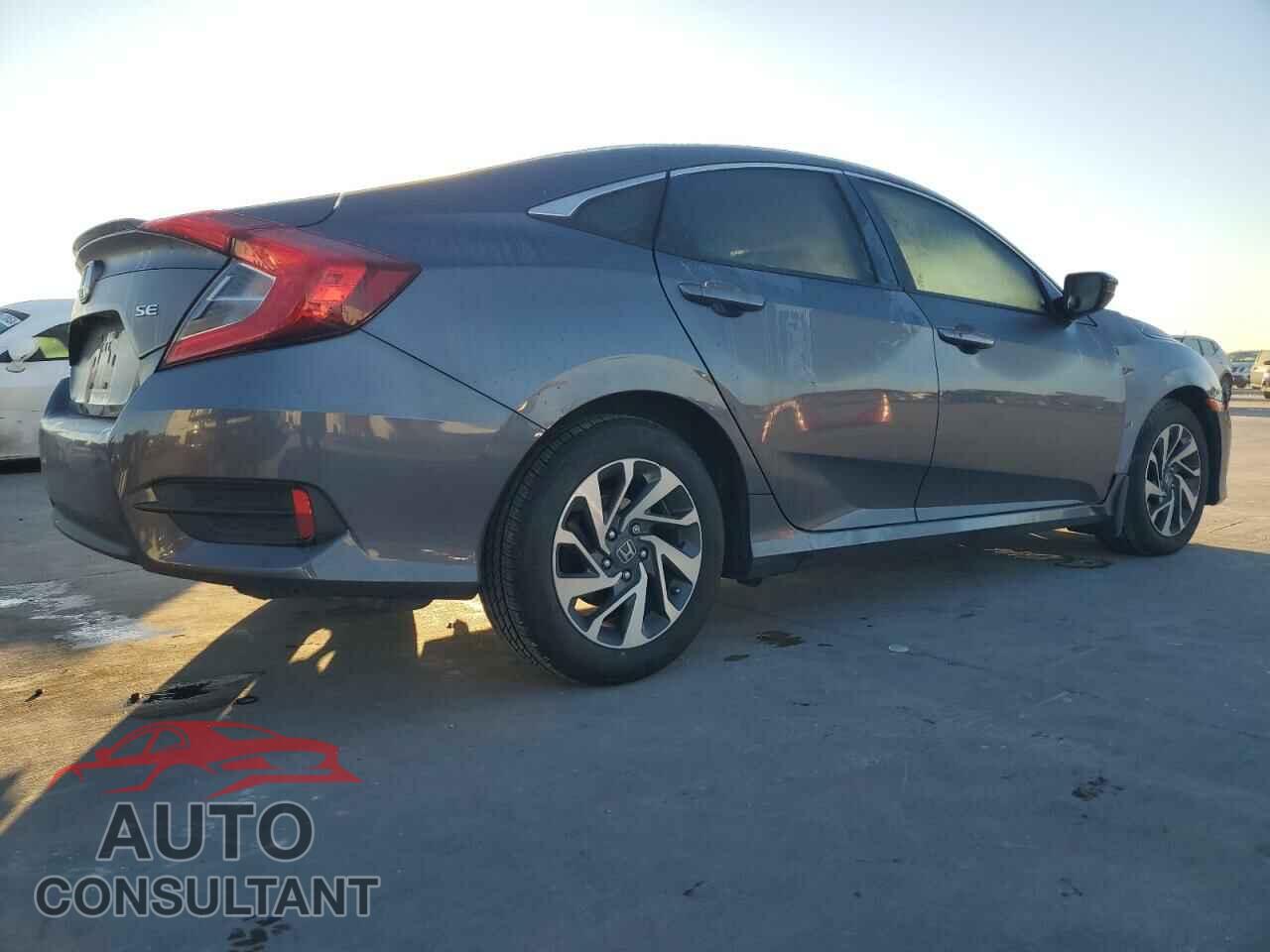HONDA CIVIC 2018 - 2HGFC2F60JH043180