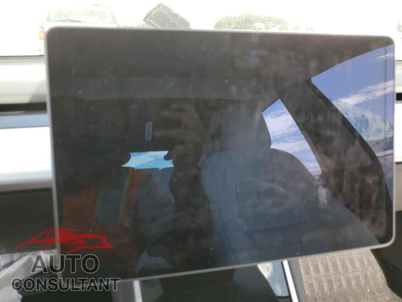 TESLA MODEL 3 2020 - 5YJ3E1EB1LF640562