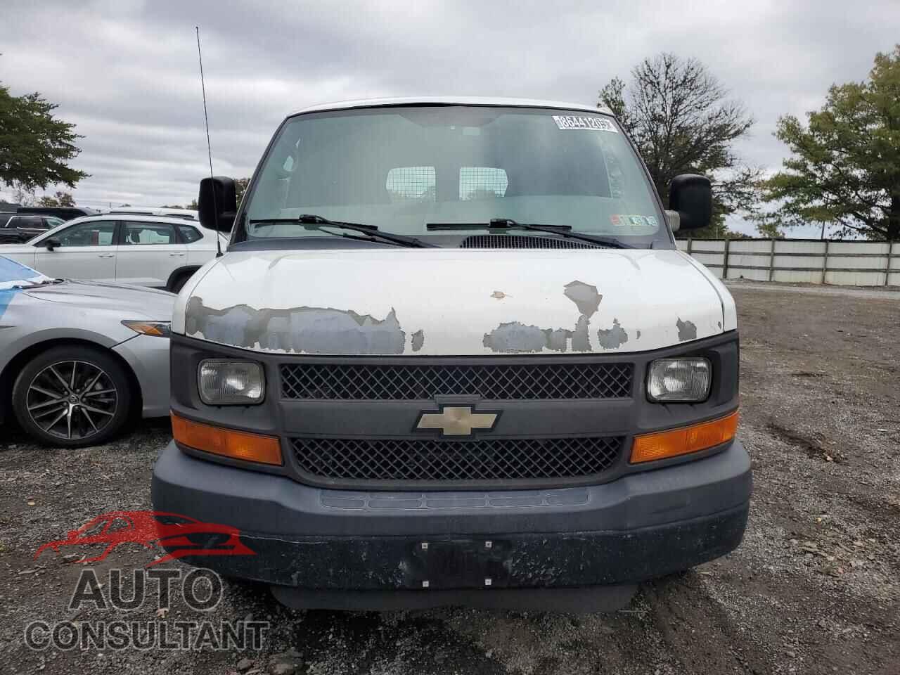 CHEVROLET EXPRESS 2011 - 1GCWGFBA6B1102575