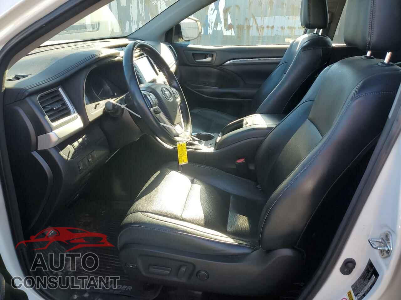 TOYOTA HIGHLANDER 2018 - 5TDDGRFH4JS040269