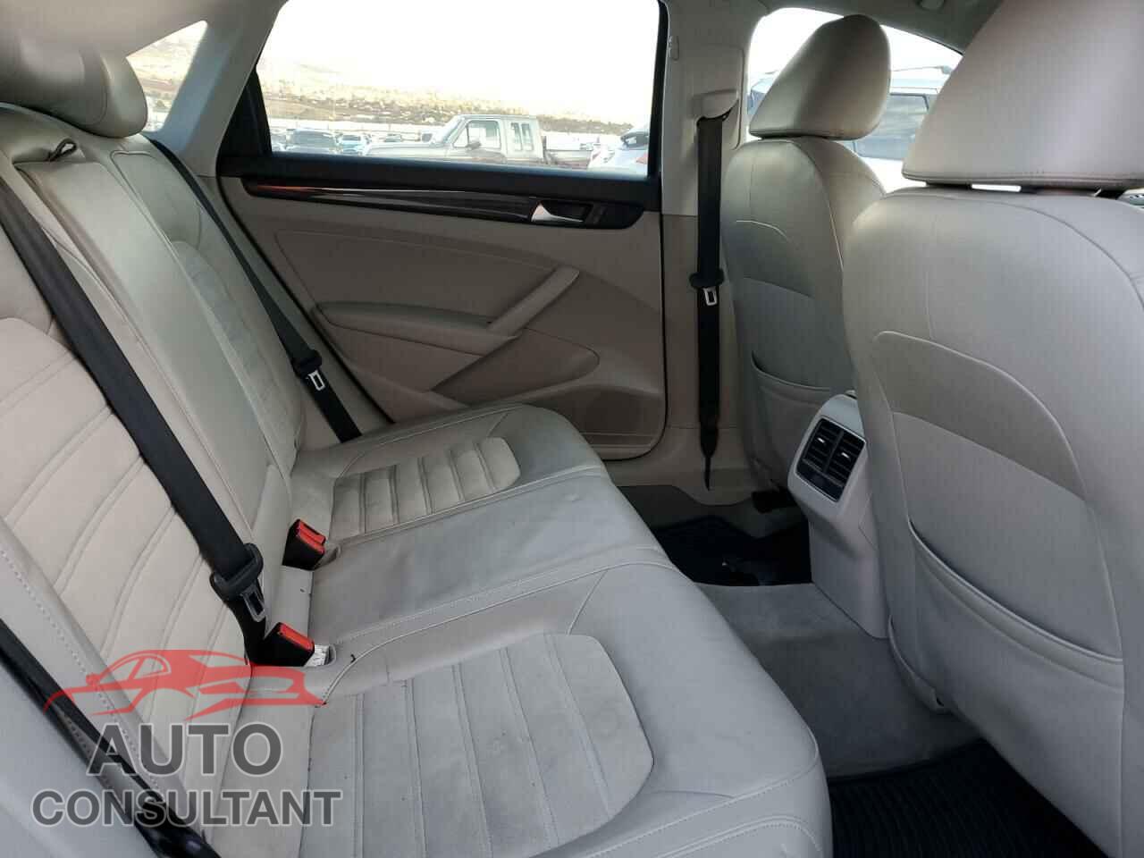 VOLKSWAGEN PASSAT 2014 - 1VWCN7A32EC066715