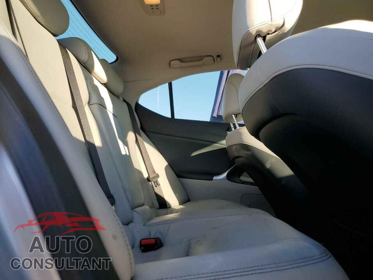 LEXUS IS 2011 - JTHCF5C20B5047071