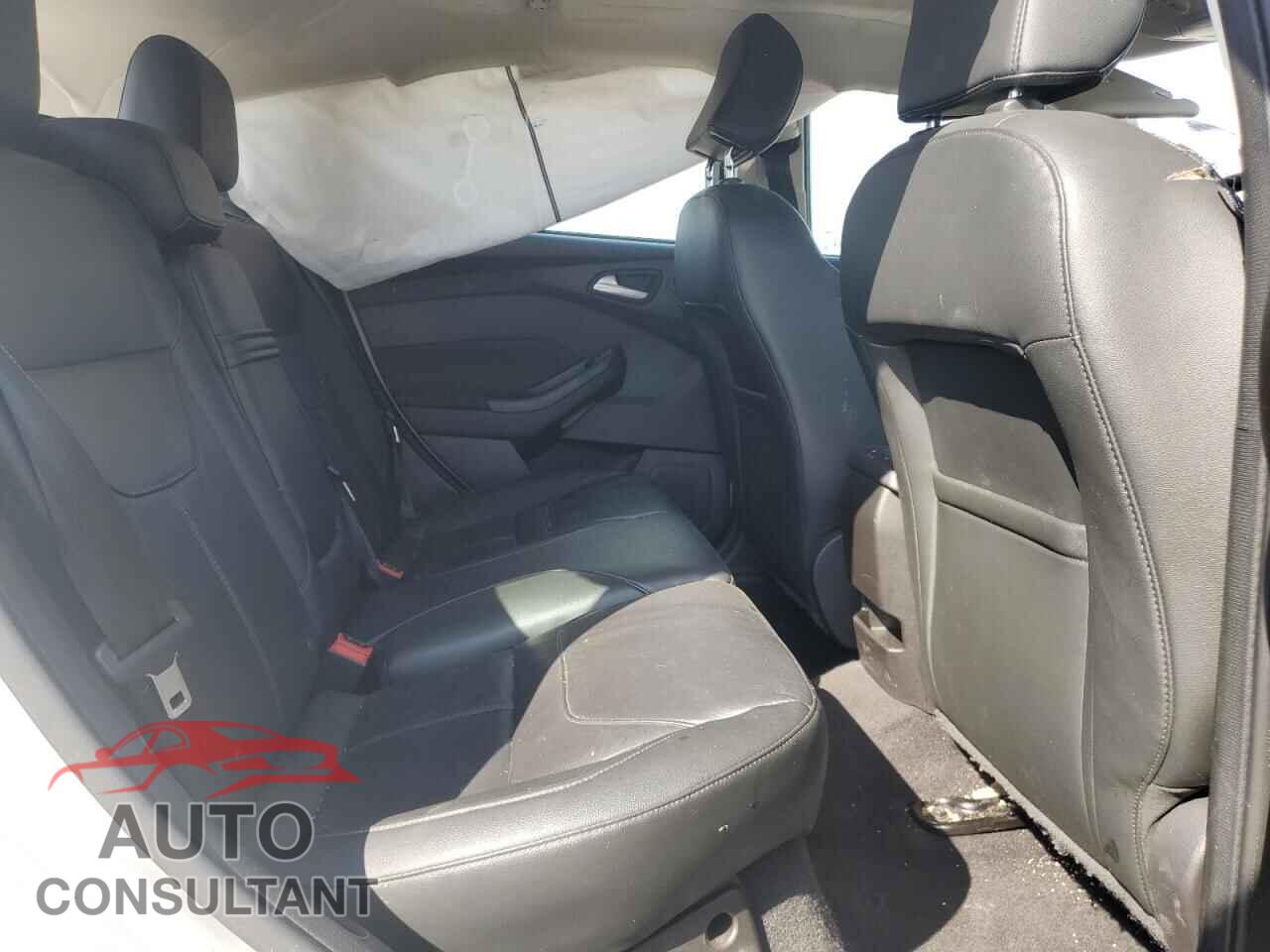 FORD FOCUS 2016 - 1FADP3N29GL303527