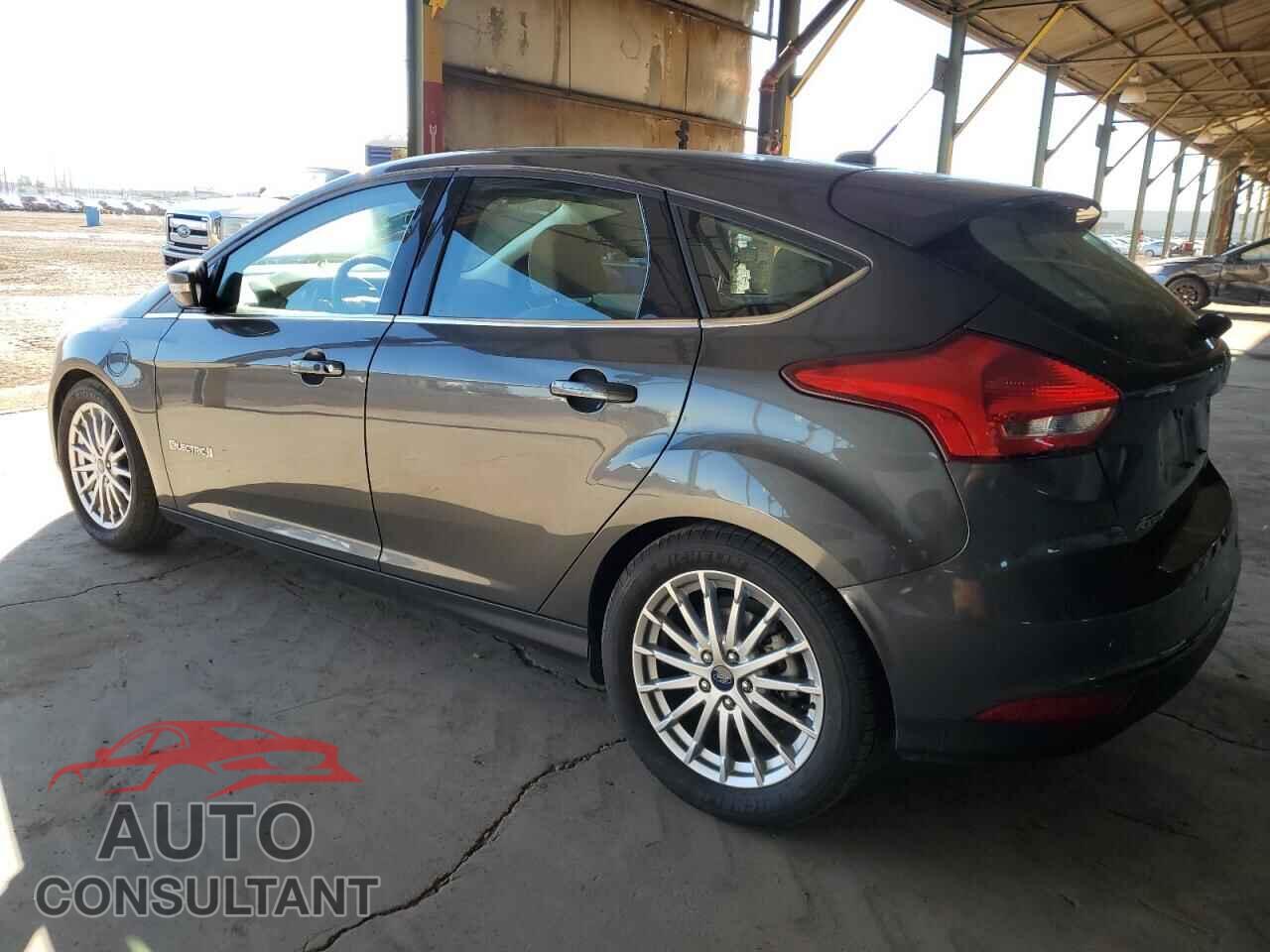 FORD FOCUS 2016 - 1FADP3R4XGL406256