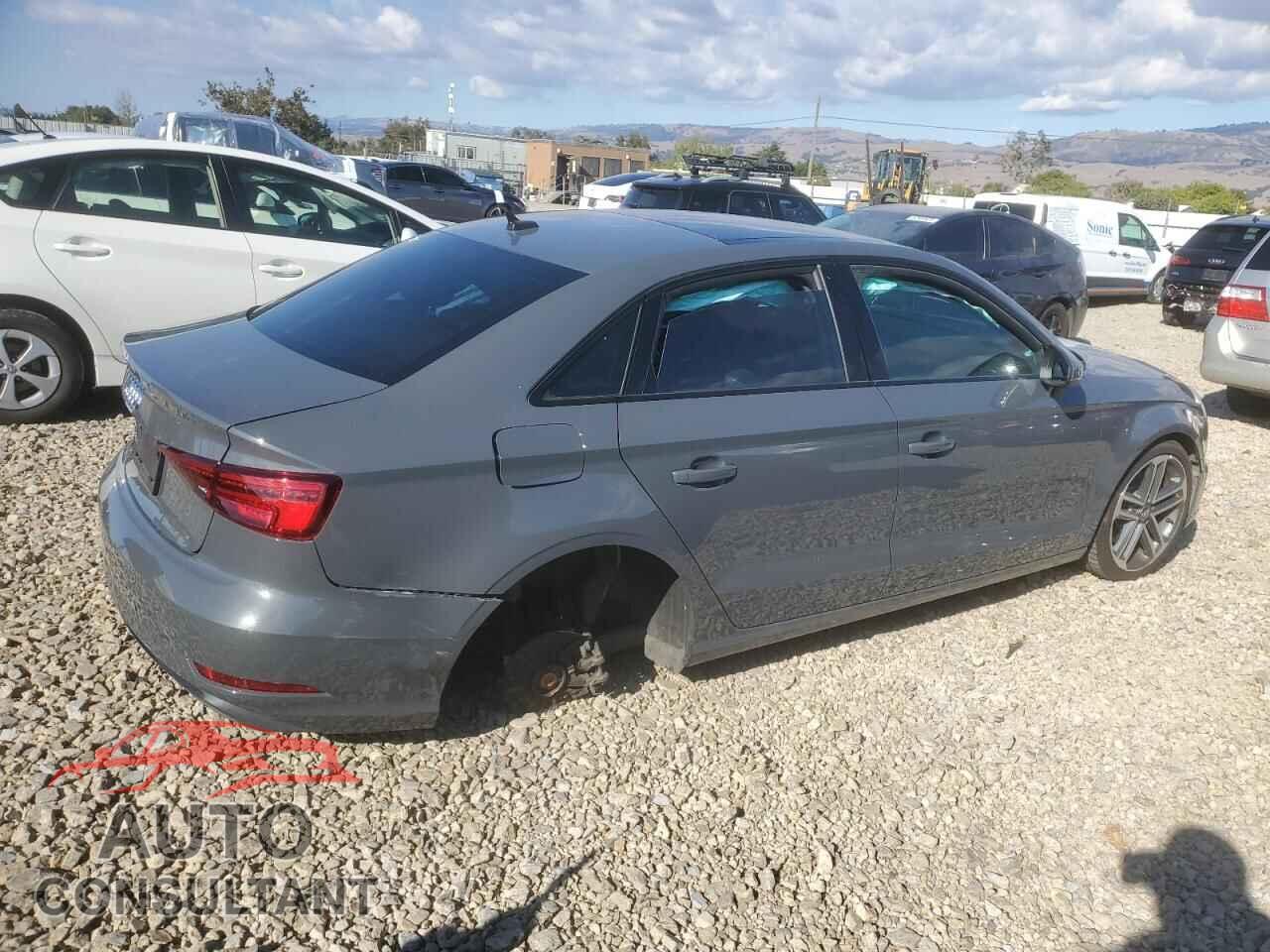 AUDI A3 2019 - WAUAUGFF8KA102640