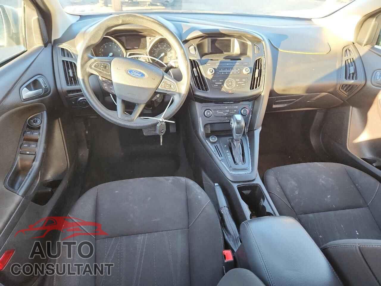FORD FOCUS 2015 - 1FADP3F28FL207210