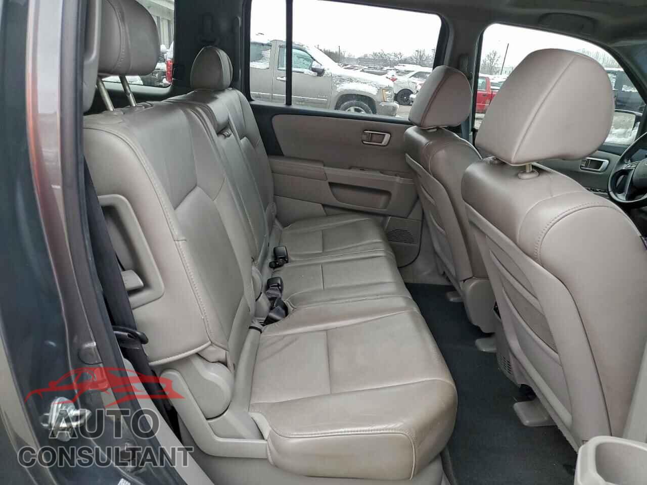 HONDA PILOT 2011 - 5FNYF4H61BB011014