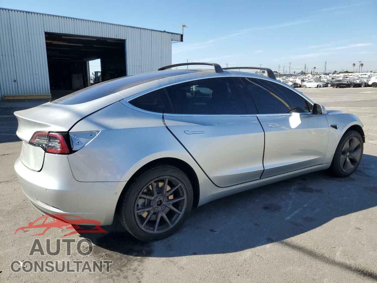 TESLA MODEL 3 2018 - 5YJ3E1EA3JF040727