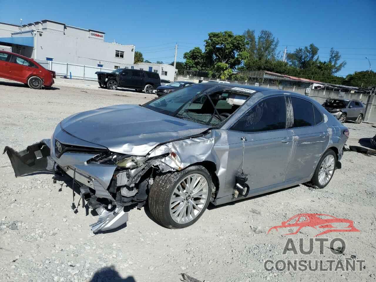 TOYOTA CAMRY 2018 - 4T1B11HK8JU530207