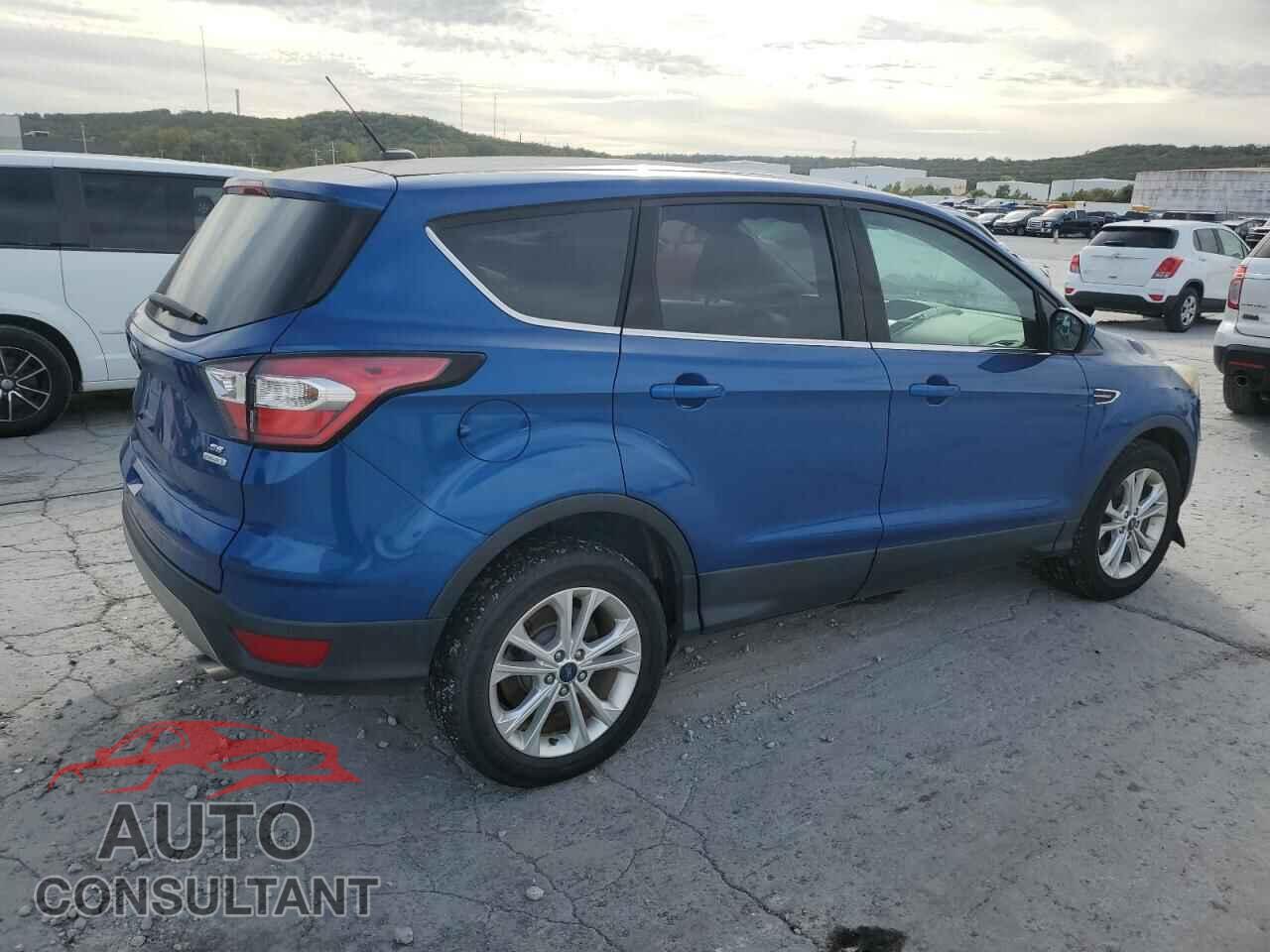 FORD ESCAPE 2017 - 1FMCU0GD7HUB90843