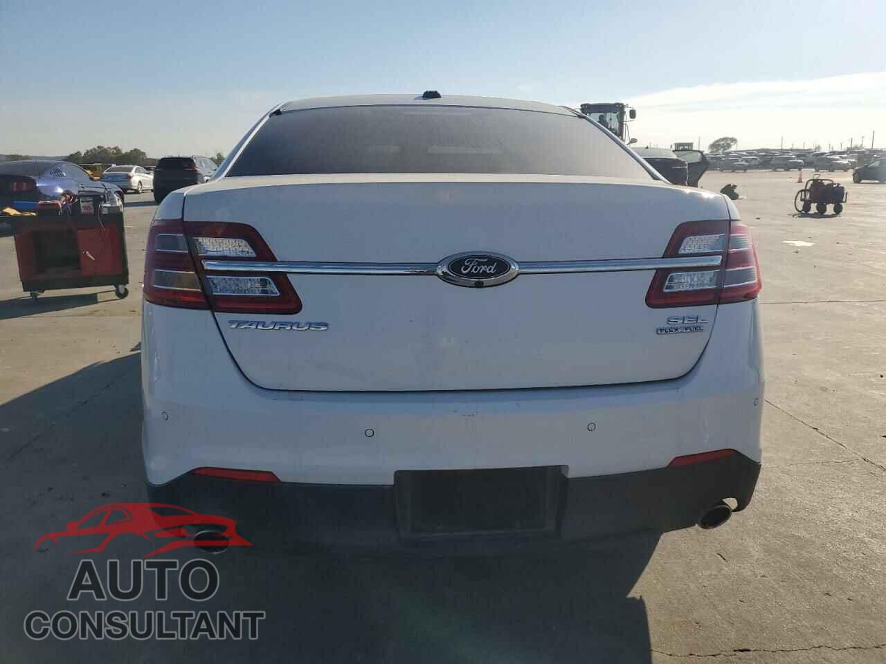 FORD TAURUS 2017 - 1FAHP2E87HG110643