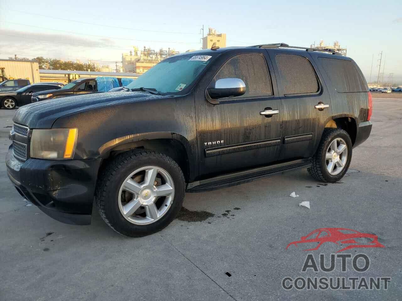 CHEVROLET TAHOE 2011 - 1GNSCAE03BR100789