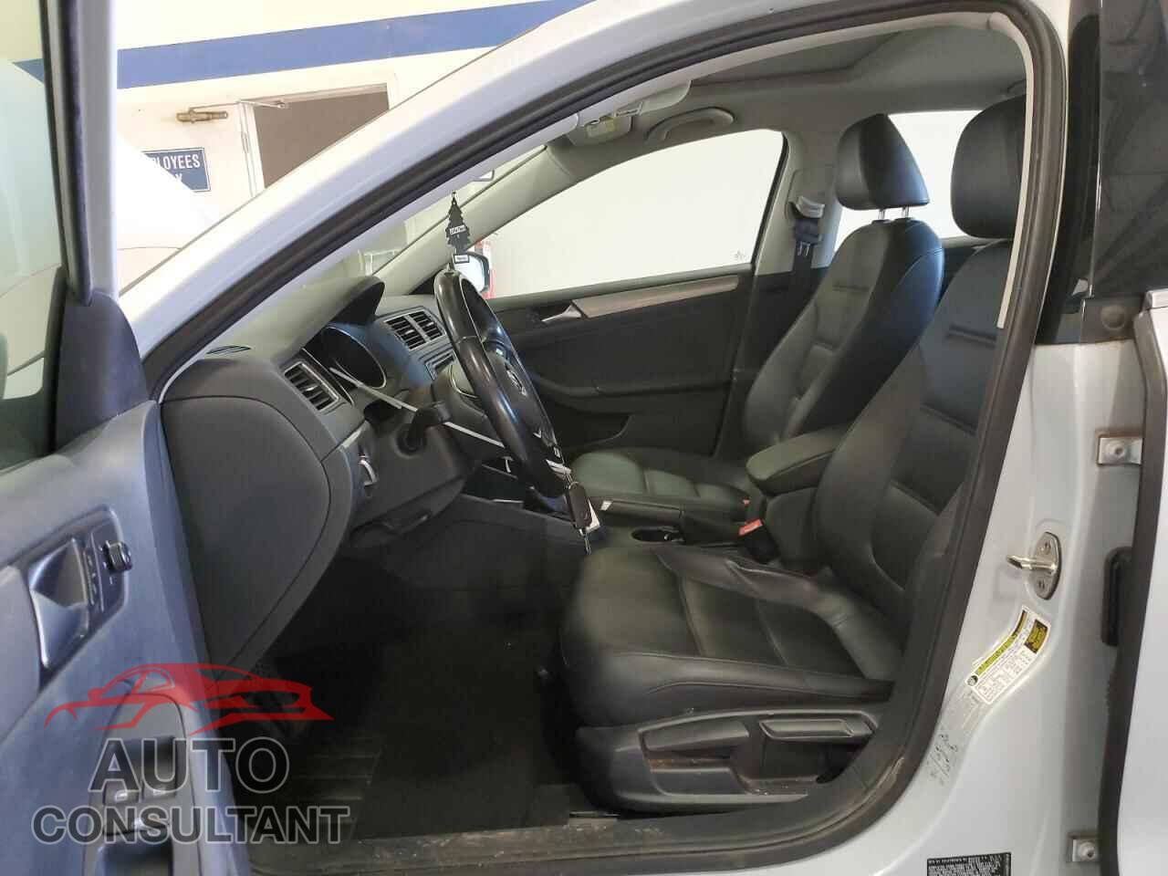 VOLKSWAGEN JETTA 2017 - 3VWDB7AJ2HM312421