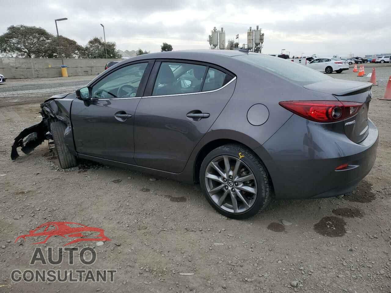 MAZDA 3 2018 - 3MZBN1V39JM261318