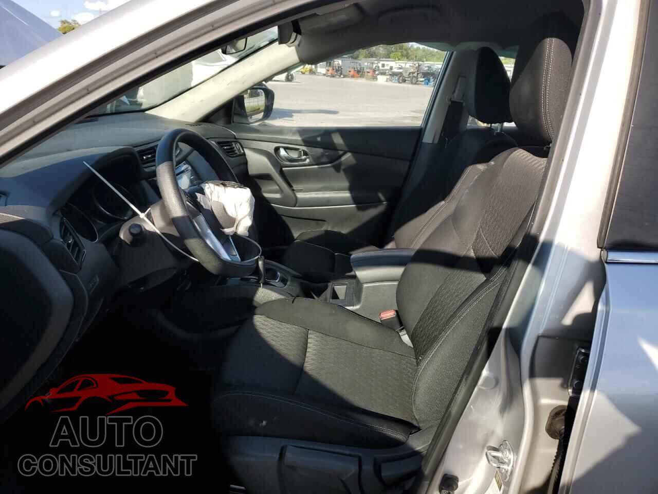 NISSAN ROGUE 2017 - KNMAT2MT0HP500027