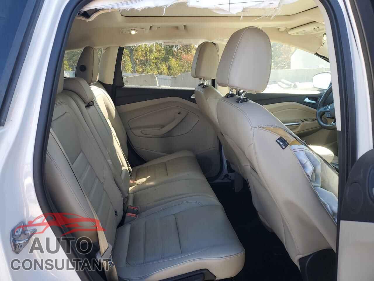 FORD ESCAPE 2017 - 1FMCU0J94HUD34529