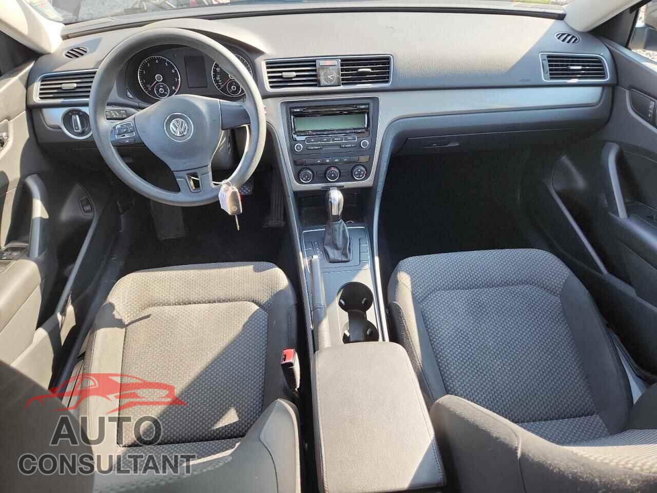 VOLKSWAGEN PASSAT 2015 - 1VWAT7A30FC023540