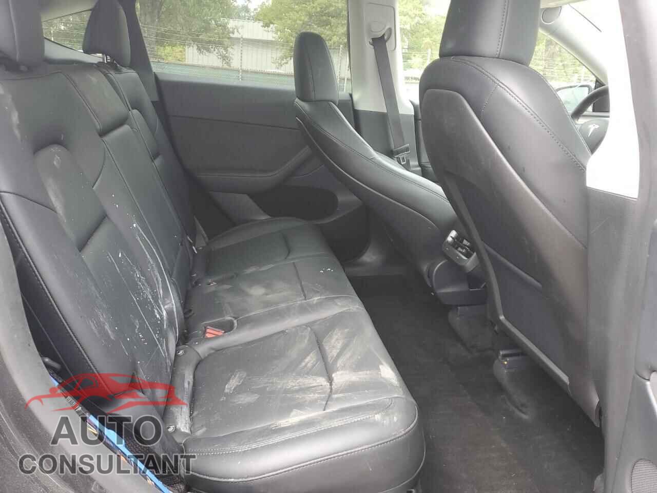 TESLA MODEL Y 2024 - 7SAYGDED6RF044250