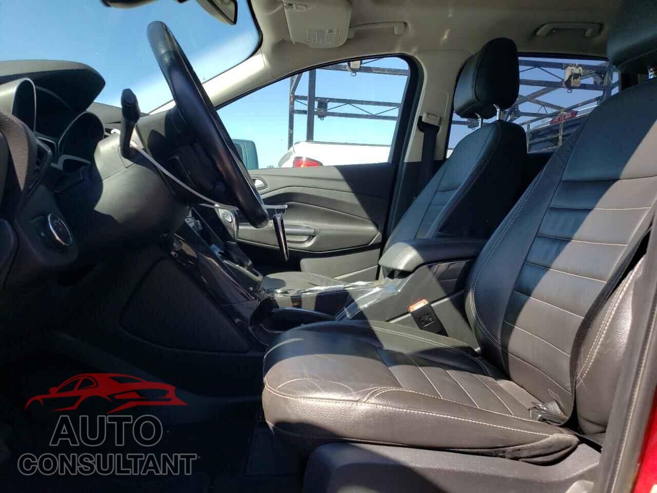 FORD ESCAPE 2015 - 1FMCU9J97FUA22867