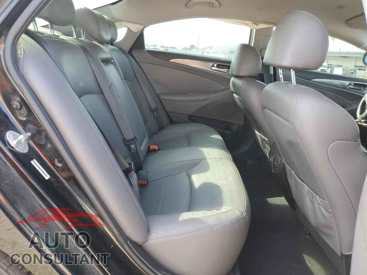 HYUNDAI SONATA 2013 - KMHEC4A47DA100419