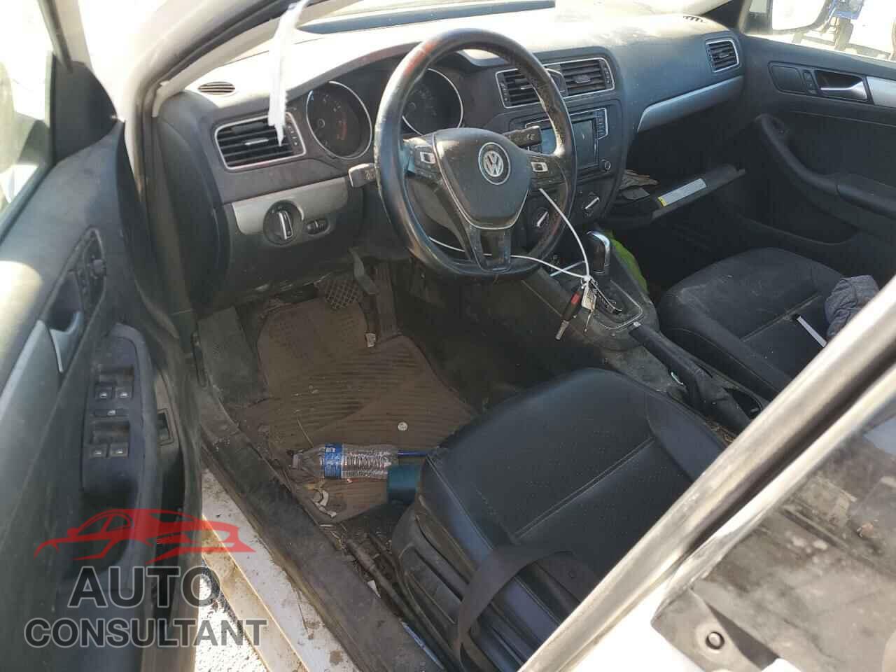 VOLKSWAGEN JETTA 2017 - 3VWDB7AJXHM267633
