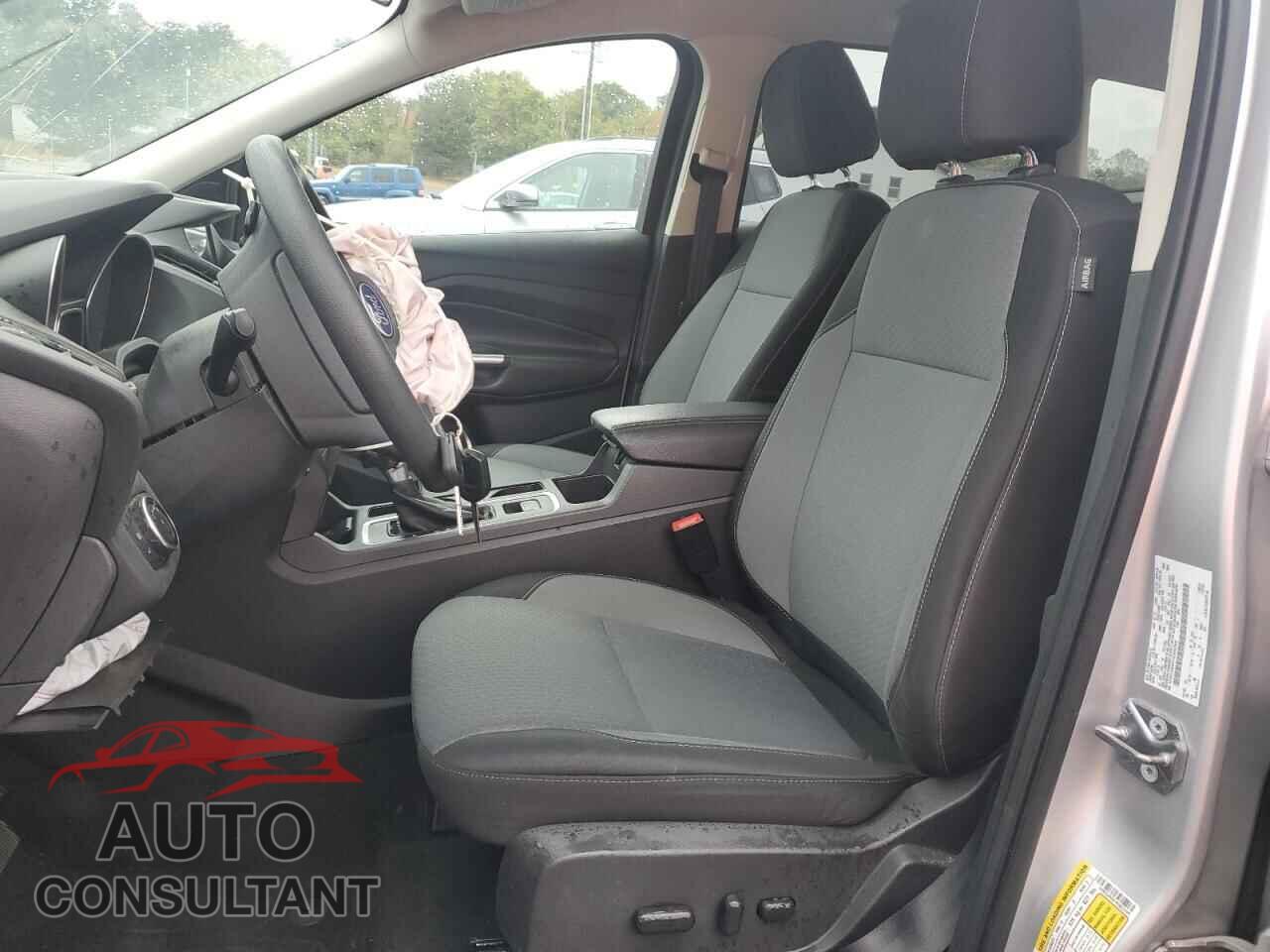 FORD ESCAPE 2017 - 1FMCU9G91HUE62349