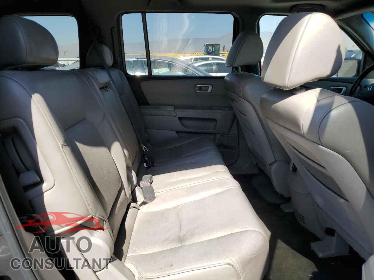 HONDA PILOT 2011 - 5FNYF3H50BB004377