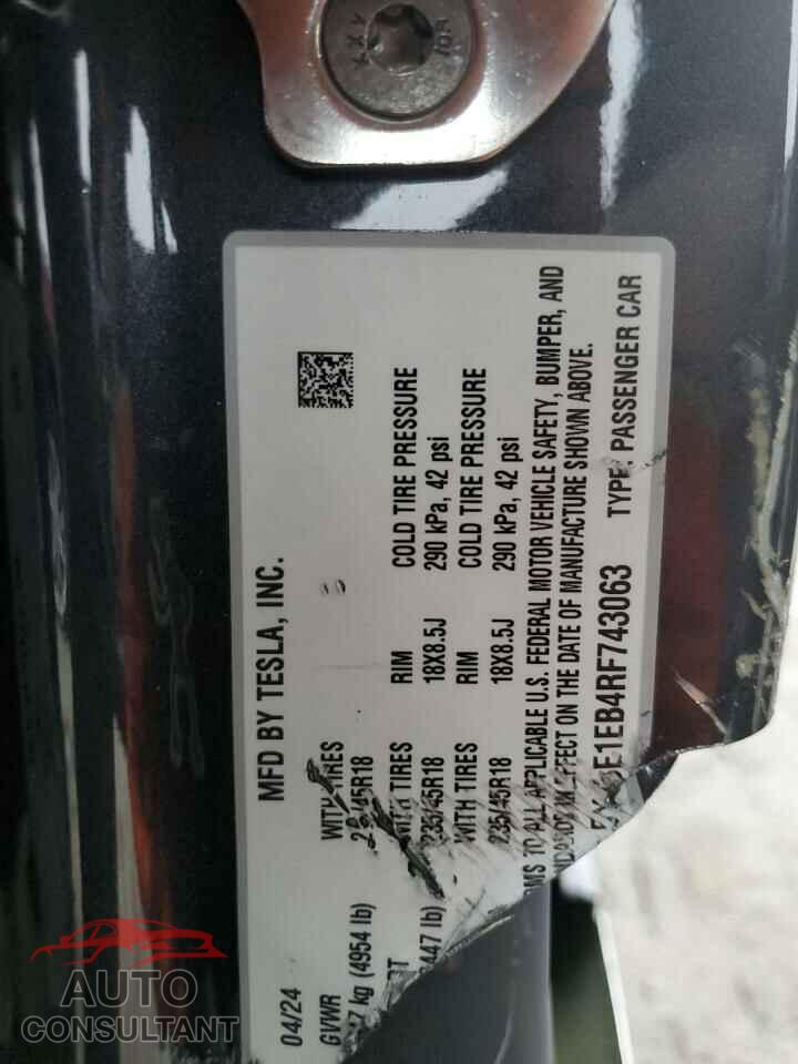 TESLA MODEL 3 2024 - 5YJ3E1EB4RF743063