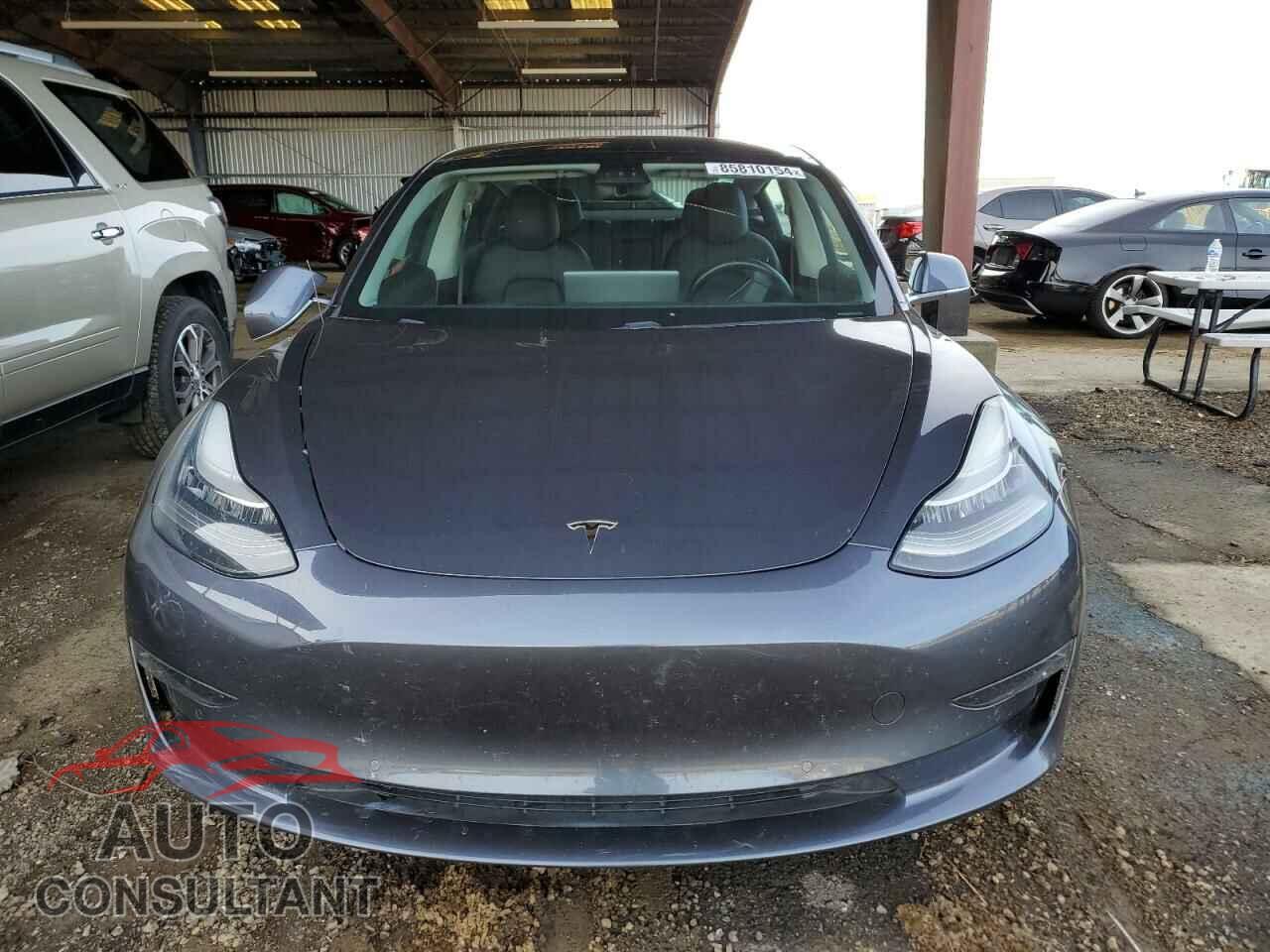 TESLA MODEL 3 2018 - 5YJ3E1EB7JF090751