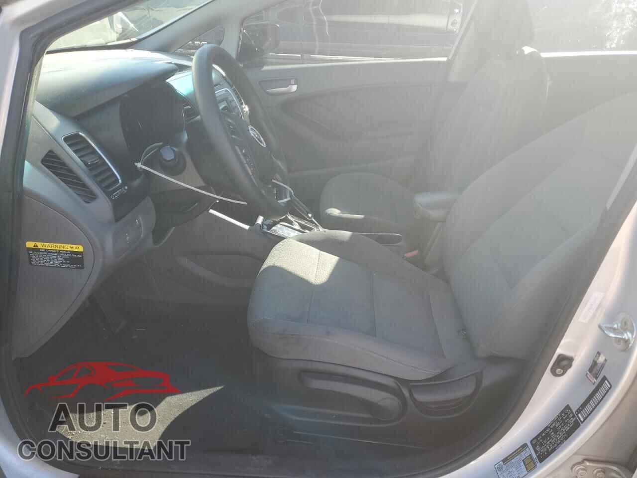 KIA FORTE 2017 - 3KPFK4A75HE102209