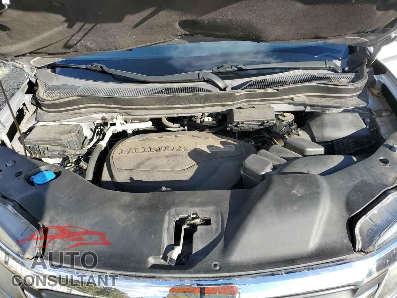 HONDA PILOT 2018 - 5FNYF6H79JB005111