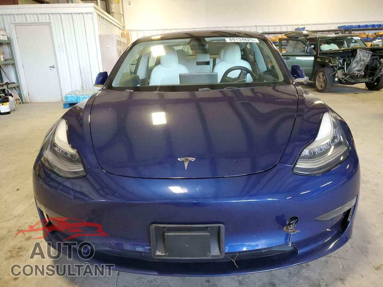 TESLA MODEL 3 2018 - 5YJ3E1EB9JF080657