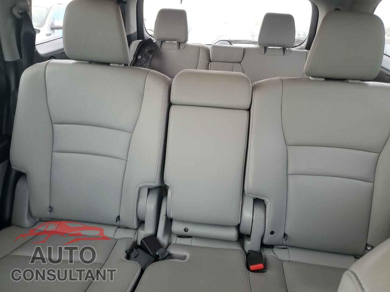 HONDA PILOT 2018 - 5FNYF6H97JB032812