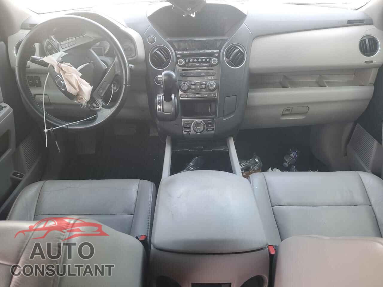 HONDA PILOT 2015 - 5FNYF4H93FB027389